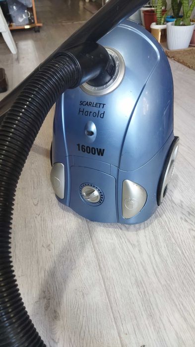 Пылесос Scarlett 1600 watt