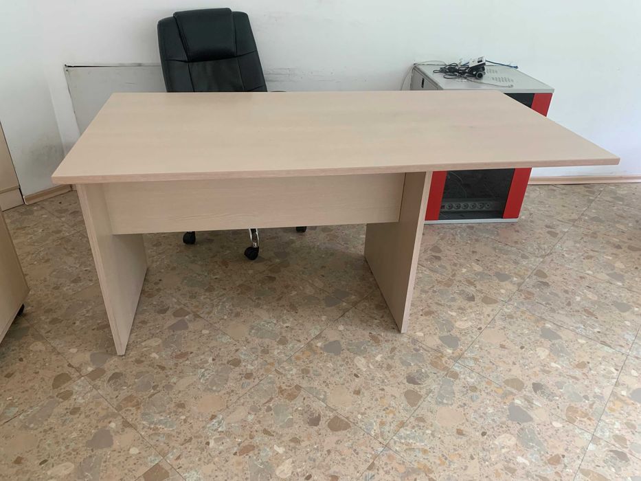 Големи офис бюра