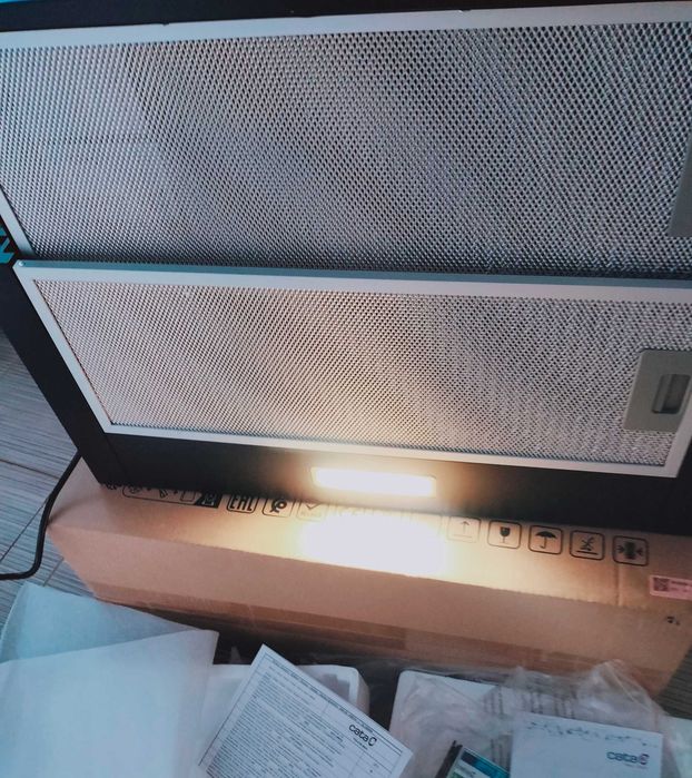 Hota nouă telescopică incorporabila cu filtru de aluminiu pentru mobila de bucătărie ideală la aragaz, cuptor, plită