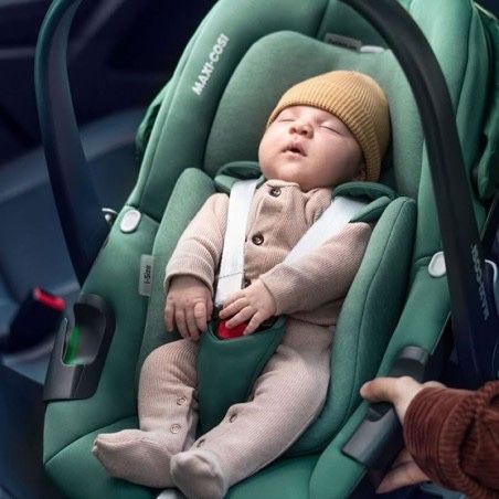 Scoica auto I-SIZE MAXI-COSI Pebble 360 cu baza Familyfix 360 PRO