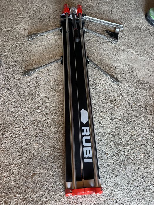 Машина за рязане на плочки 120см  Под Наем