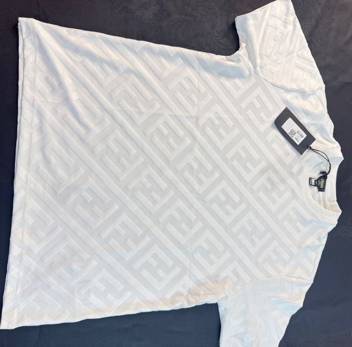 Fendi-Чисто нова автентична мъжка тениска Л