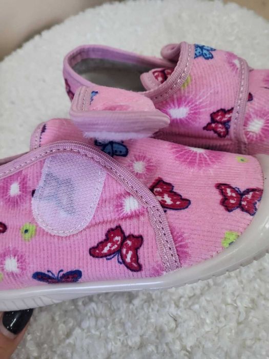 Нови пантофи беко - 25 номер - пеперуди