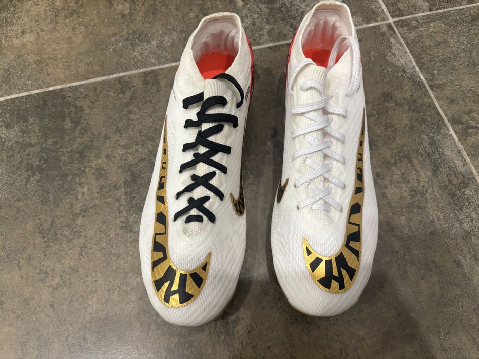 Продаются подростковые бутсы