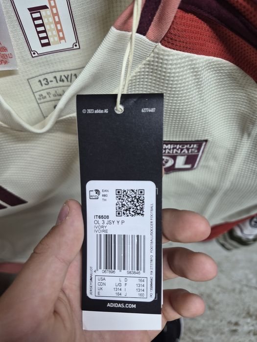 Vând tricou de fotbal