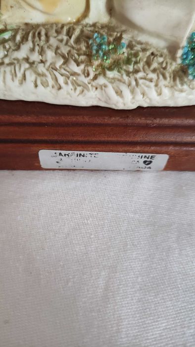 2 порцеланови статуетки дървена основа