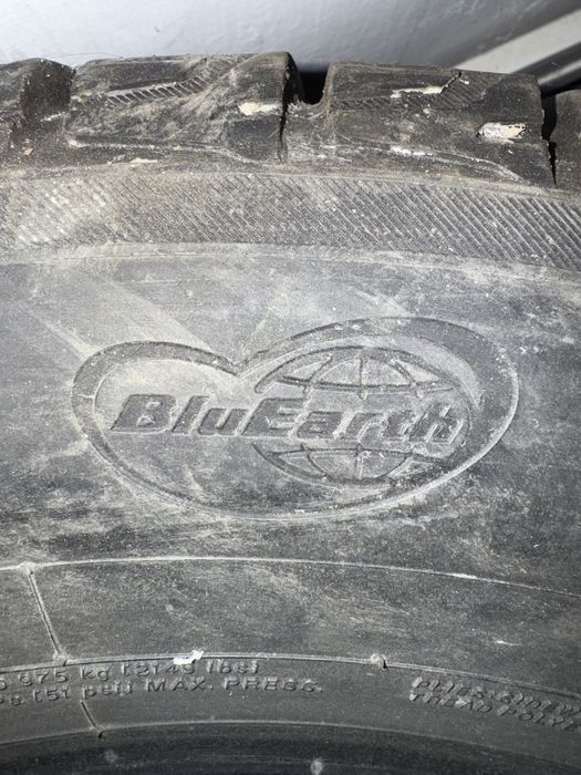 Автошины YOKOHAMA  245/65/ R17. зимние лепучка