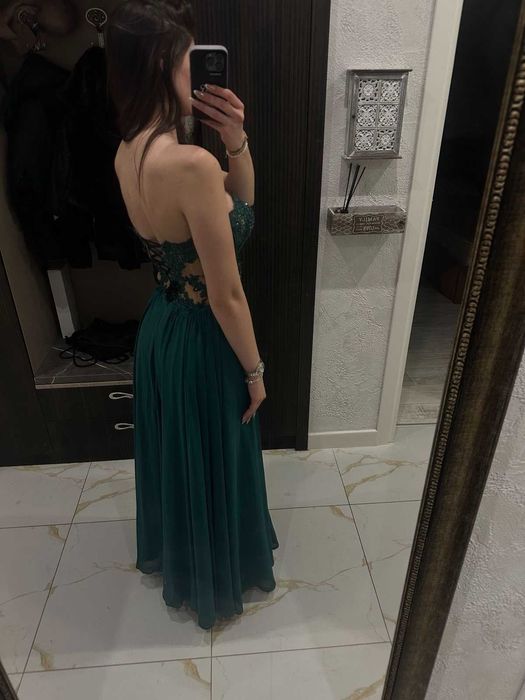 Продавам рокля за бал ,Размер М,Пловдив,