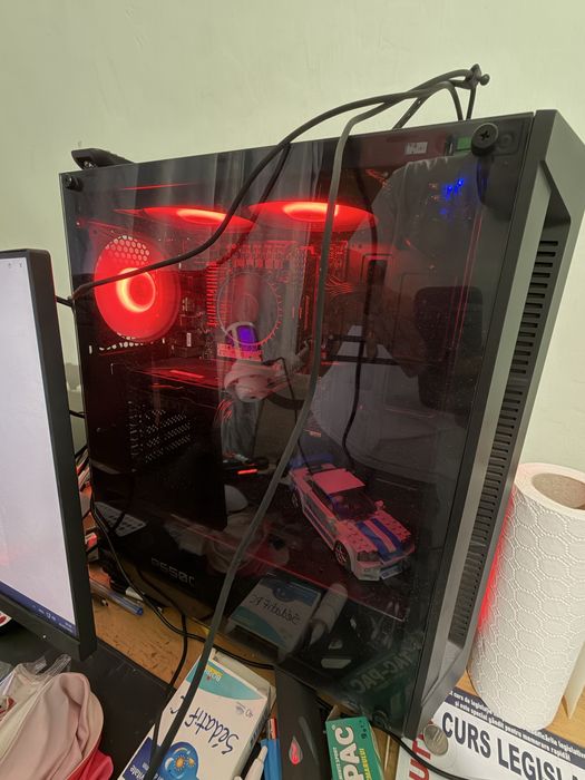 Vand pc gaming utilizat