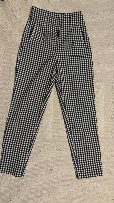 Pantaloni carouri cu talie inalta