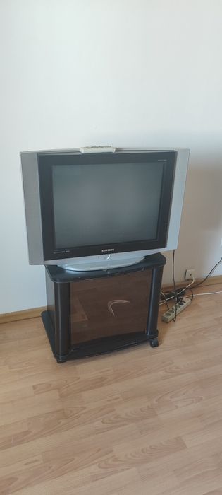 Телевизор с тумбой