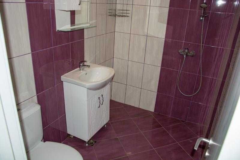 Дава се под наем Двустаен апартамент в Бургас, Лазур - 70 кв.м за 408 € - Снимка #2