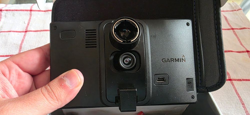 Навигация Garmin DriveAssist 51 Europe LMT-S с наи-новите карти за Евр