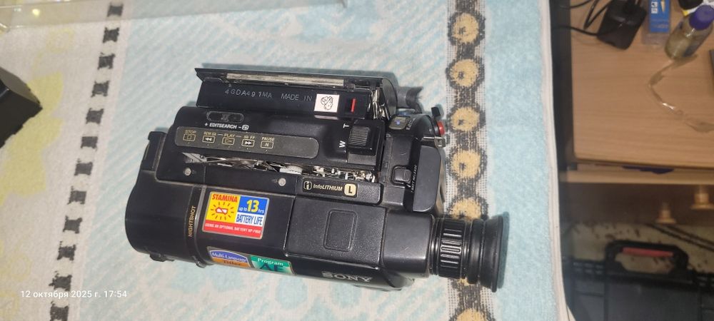 Продам видео камеру SONY