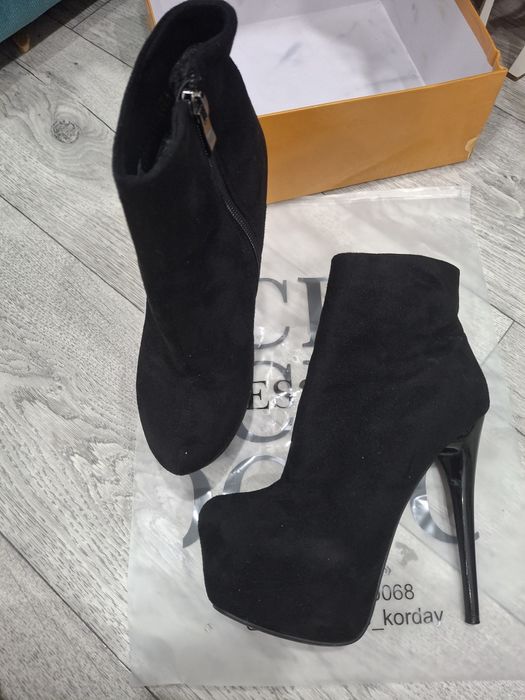 Продам женскую обувь