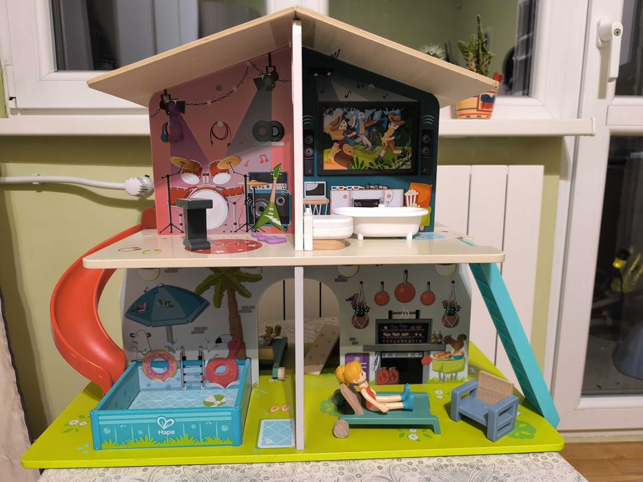 Музикална дървена къща с обзавеждане Hape Advenutre Kids