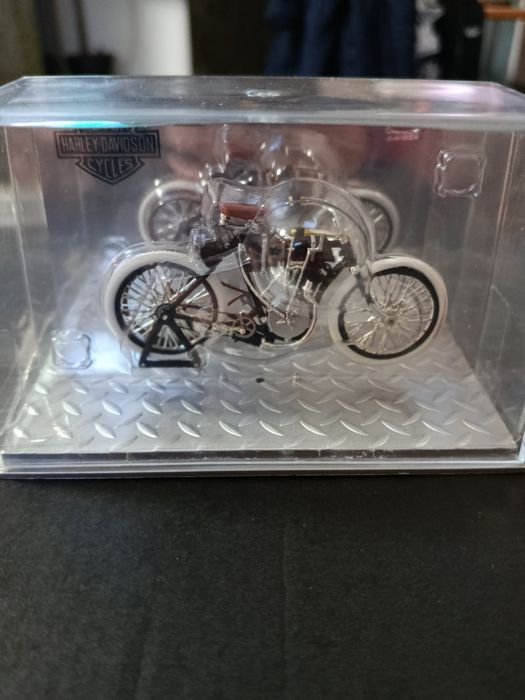 Колекционерски мотори размер 1/18