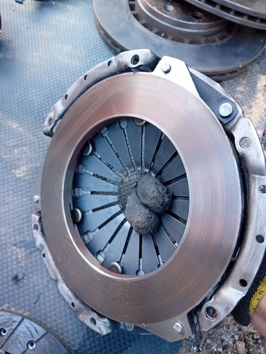 Продавам съединител от Опел 1.4 16в.90кс