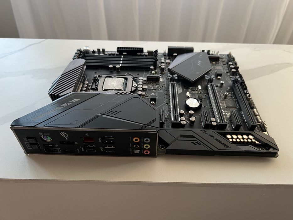 ASUS ROG Maximus XI Hero Z390 + CADOU i9  9900