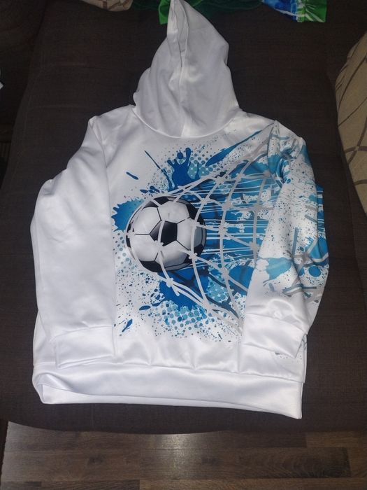 Два броя суичъри за дете на 9-10 г.