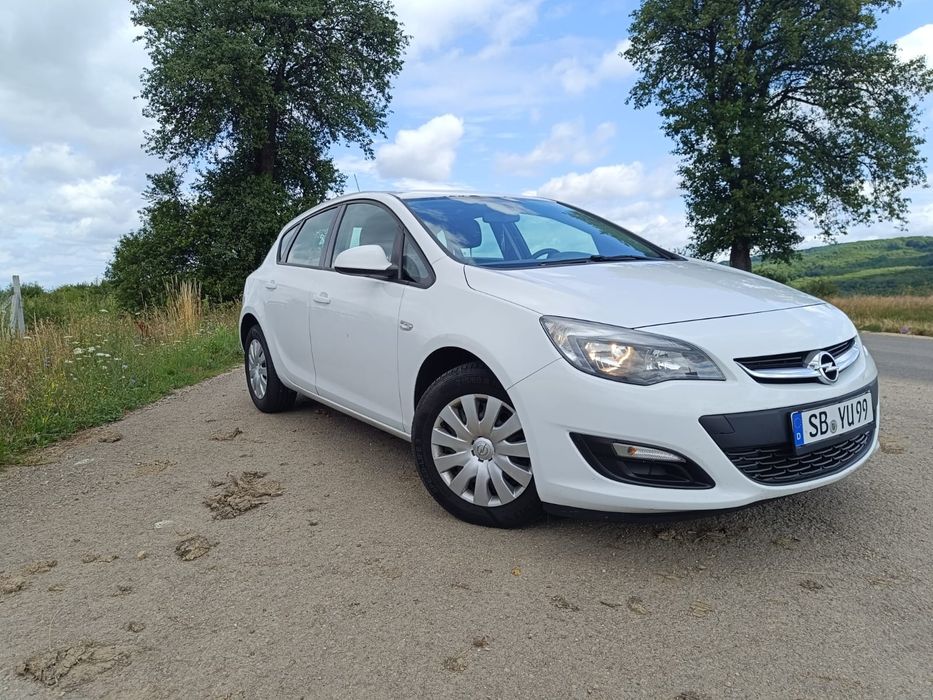Opel astra j limousine