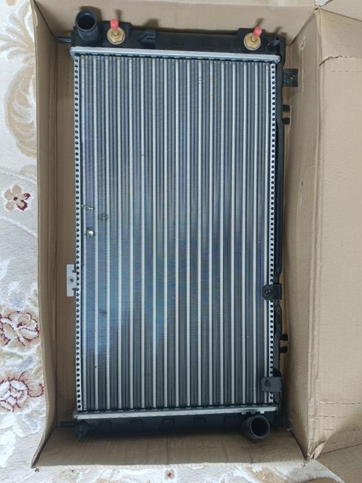 Радиатор охлаждения Lada Granta