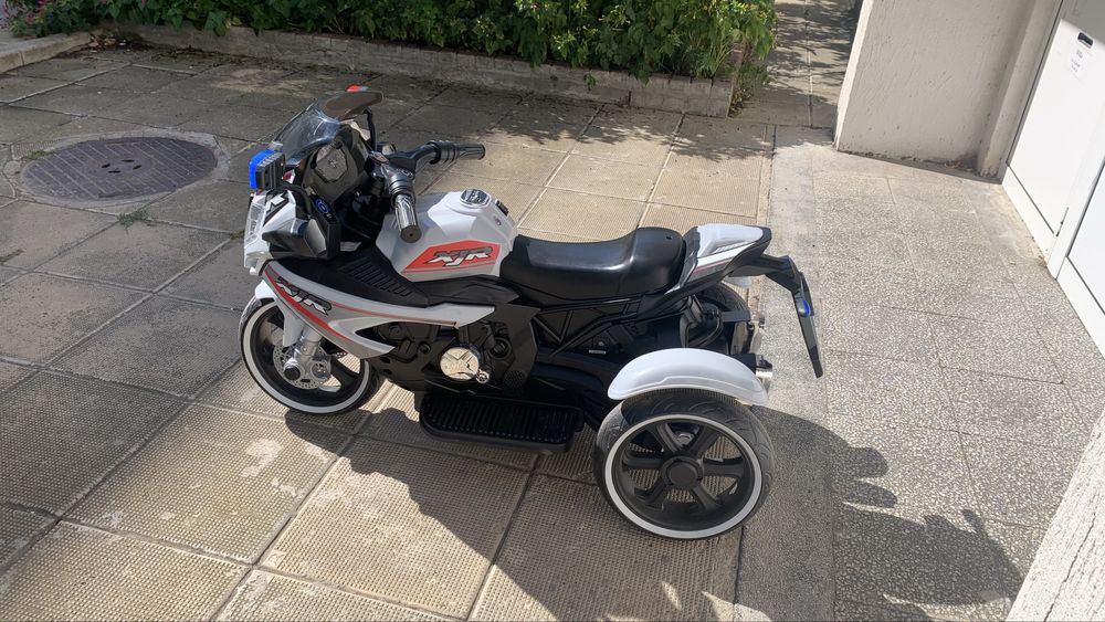 Акумулаторен мотор