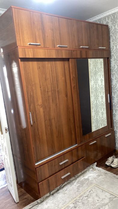 Прихожий шкаф продам