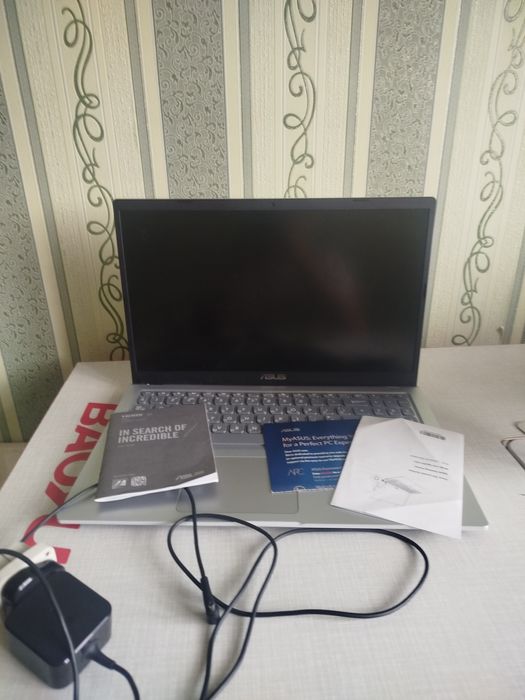 Asus Laptop  sotiladi