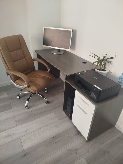 Подарък още едно бюро същия дизайн   Офис обурудване  и президентски с