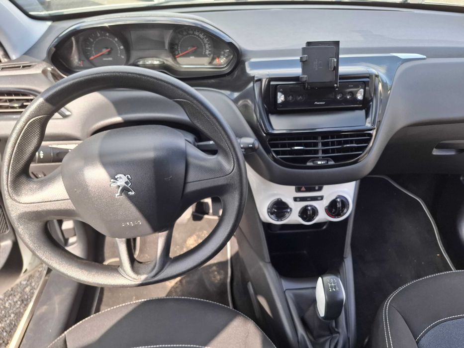 Peugeot 208 1.0i an 2015