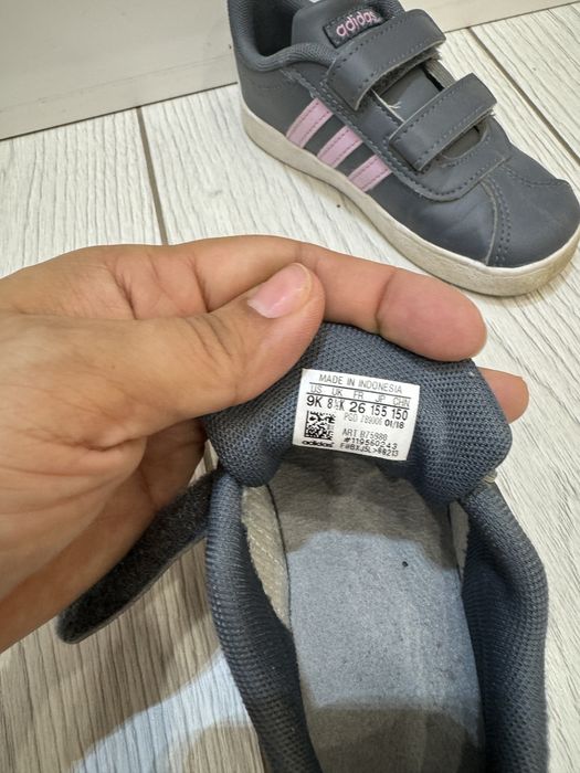 Продам кроссовки на девочку