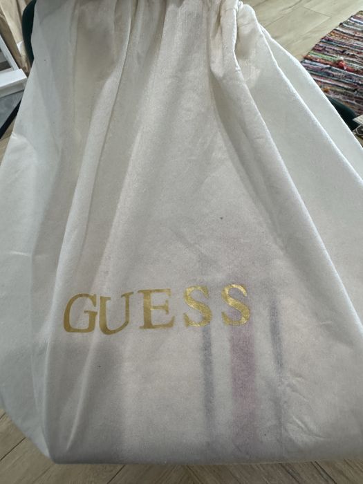Бежова Чанта Guess