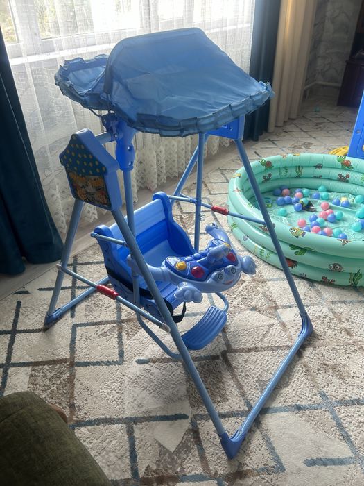 Продам качелю детскую