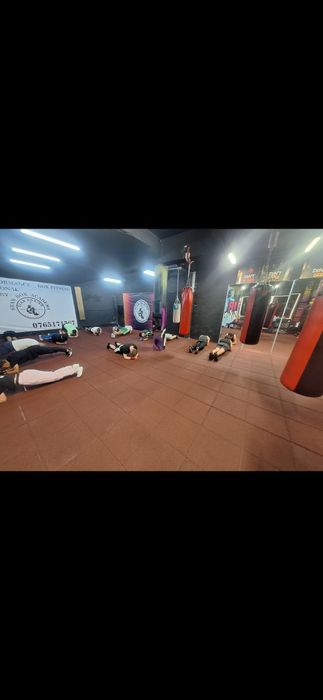 Închiriez sala de sport,box,kickbok,karate,mma,dansuri filmări,etc