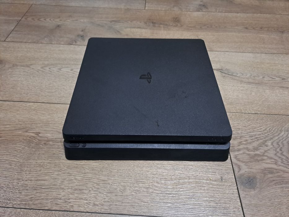 Ps4 slim 1 tb, 2 controllere si un cooler