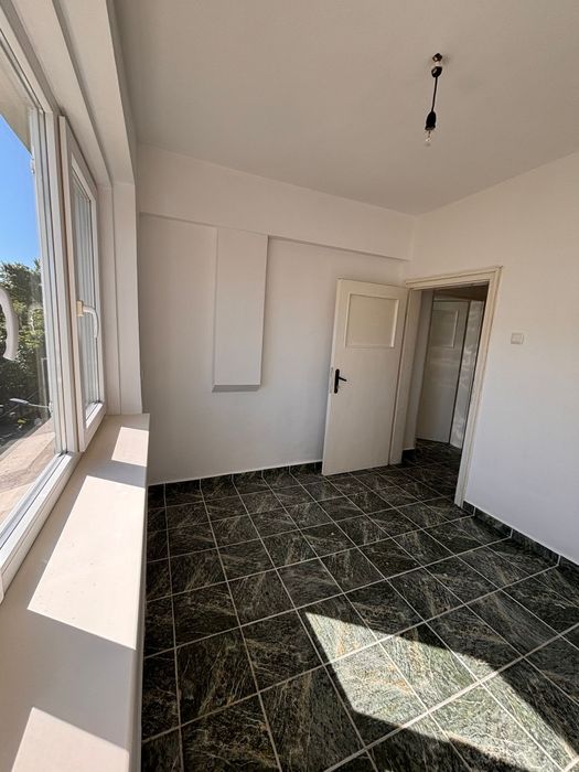 Дава се под наем Двустаен апартамент в Враца, Кемера - Художник - 29 кв.м за 255 € - Снимка #2