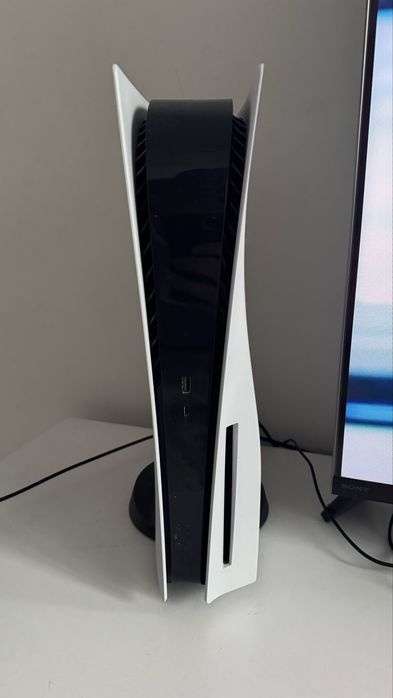 Продам Playstation 5 с дисководом
