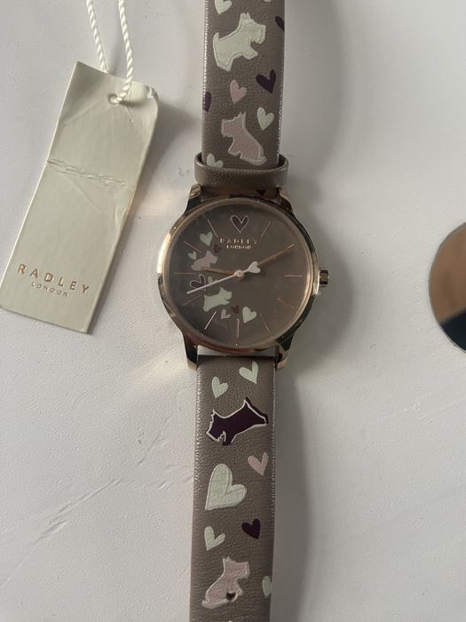 Нов часовник Radley с кученца