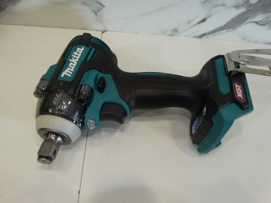 Makita TW 004 XGT 40 V  - Мощен гайковерт 350 Нм