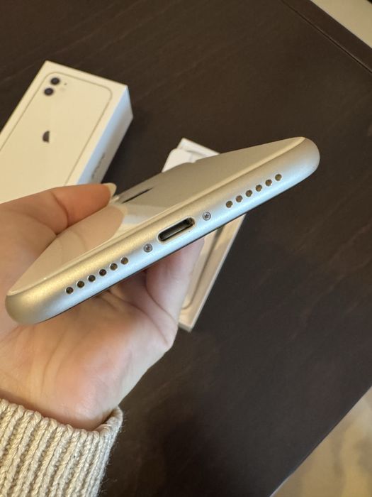 iPhone 11 в ОТЛИЧНО състояние