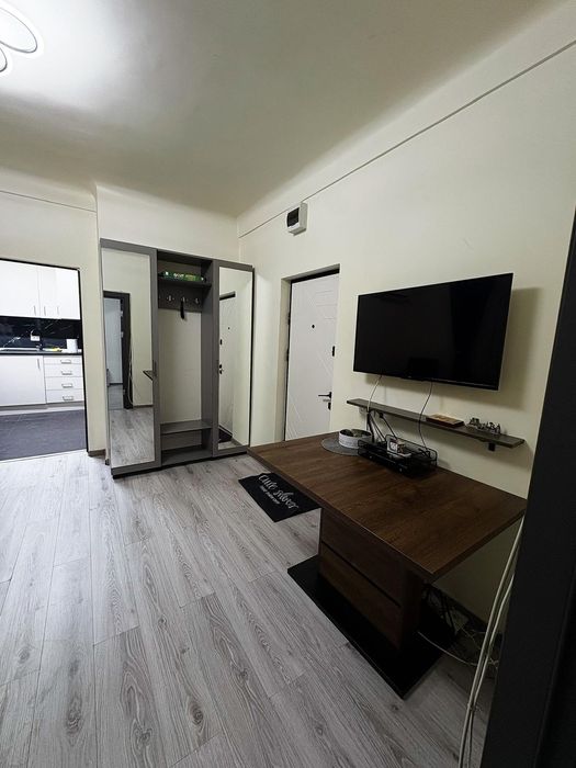 Închiriez apartament