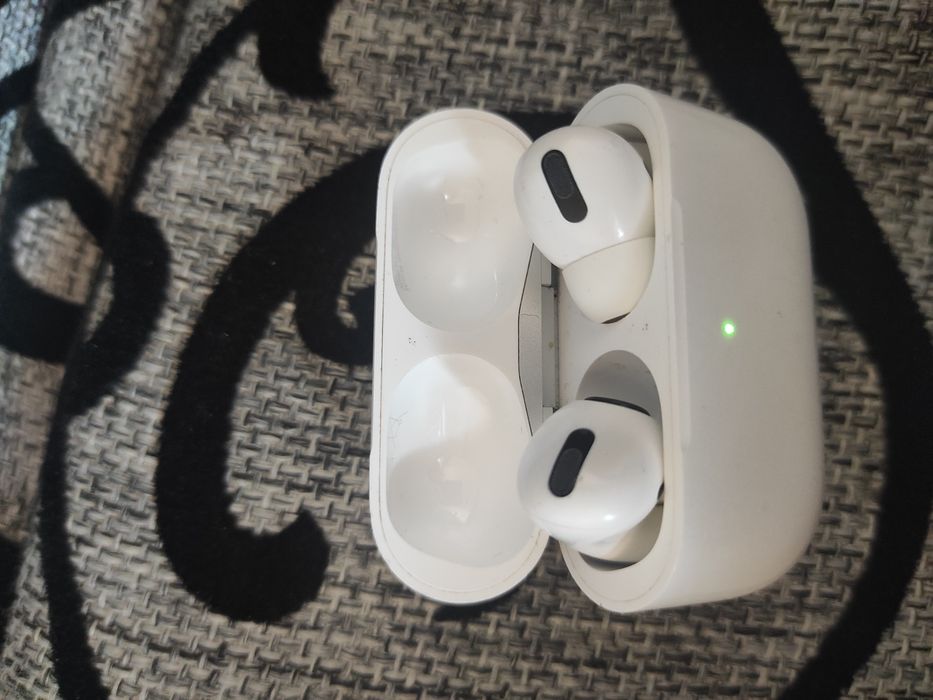 Продам наушники Эйр подс про