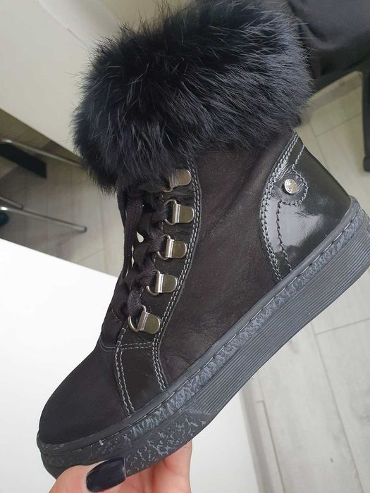 Ghete fetite, din piele cu blanita naturala, captuseala polar, mas 31