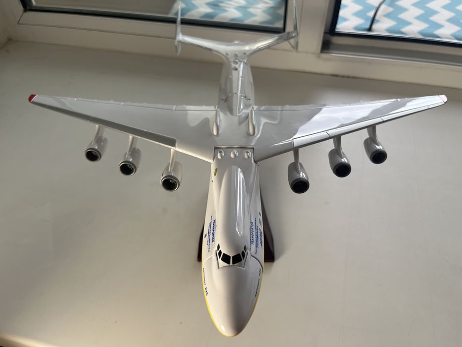 Продам модель самолета Ан 225 1:200