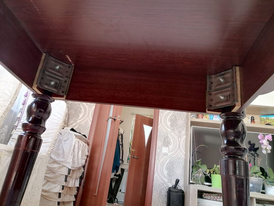Продам гостиные стол.74 высот.1100 ширина 3000.