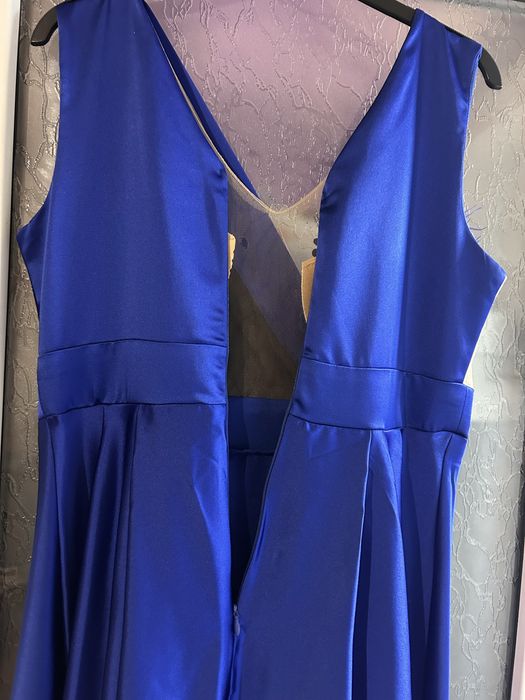 Rochie elegantă lungă cu despicătură , din taftă, mărimea 42, stare excelentă.