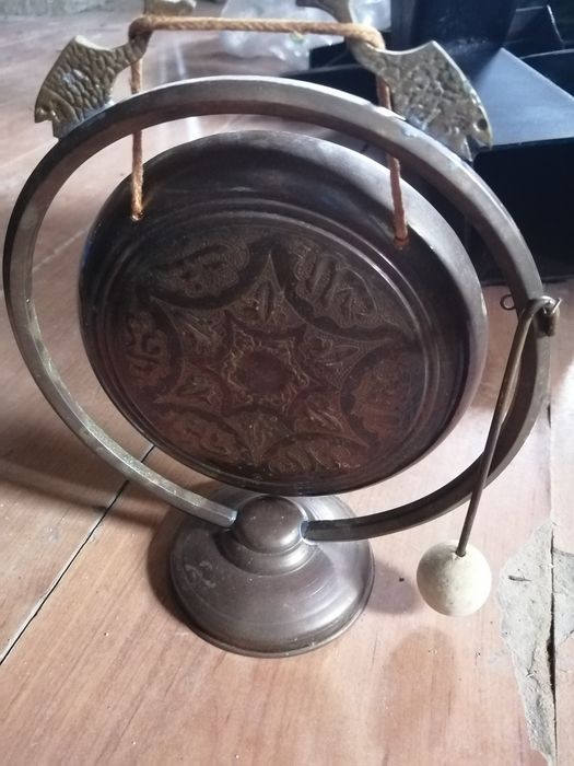 Gong din alamă vechi