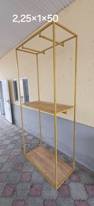 Торговое оборудование,вещалки,раздевалка.