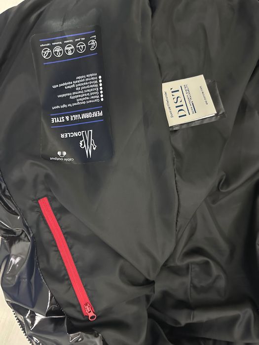 Яке Moncler с NFC tag